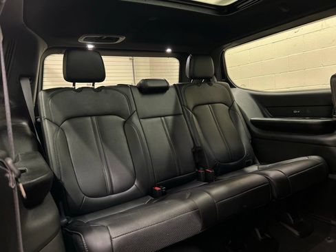 Used 2024 Jeep Wagoneer Series II w/ Convenience Group I AWD/4WD image 9