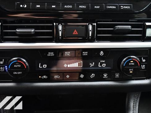 Used 2024 Nissan Pathfinder Platinum AWD/4WD image 19