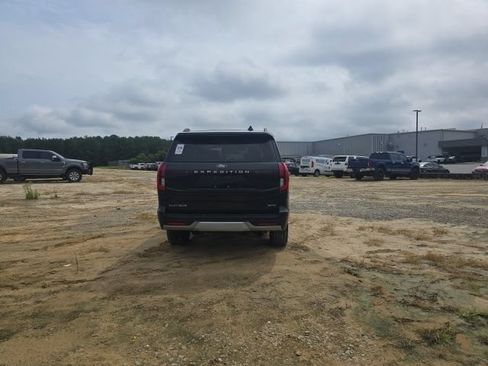 Used 2025 Ford Expedition Max Platinum w/ Driver's Package AWD/4WD image 8
