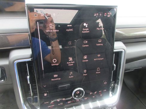 New 2026 GMC Yukon Elevation w/ Elevation Premium Package AWD/4WD image 19