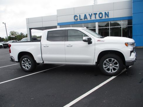 New 2026 Chevrolet Traverse LT w/ Driver Confidence Package image 22