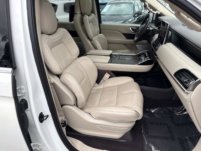 Used 2020 Lincoln Navigator L Reserve w/ Equipment Group 208A Reserve AWD/4WD image 9