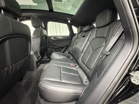 Certified 2025 Porsche Macan image 20