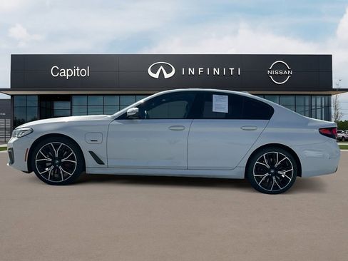 Used 2022 BMW 530e w/ M Sport Package image 8