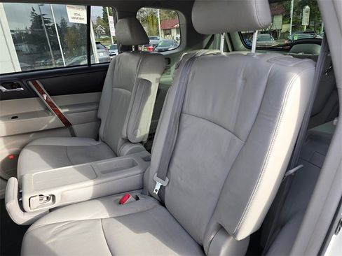 Used 2011 Toyota Highlander Limited image 18