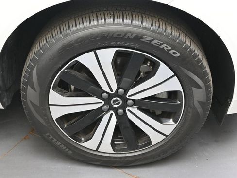 Certified 2025 Volvo XC60 T8 Plus w/ Protection Package Premier AWD/4WD image 10