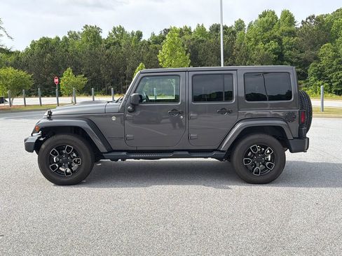 Used 2018 Jeep Wrangler Unlimited Sahara AWD/4WD image 4