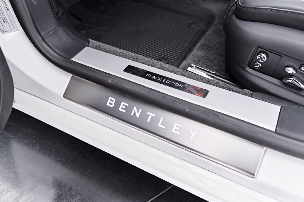 Used 2025 Bentley Flying Spur Plug-In Hybrid AWD/4WD image 35