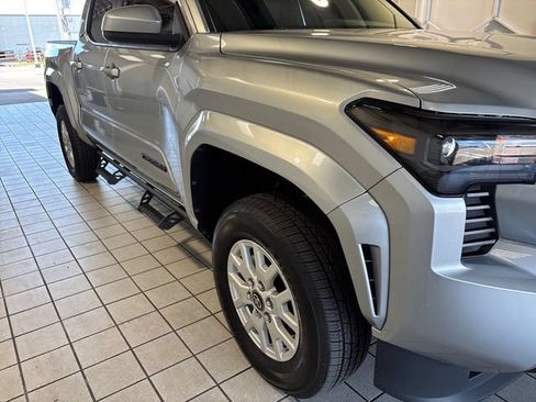 Used 2025 Toyota Tacoma SR5 AWD/4WD image 20