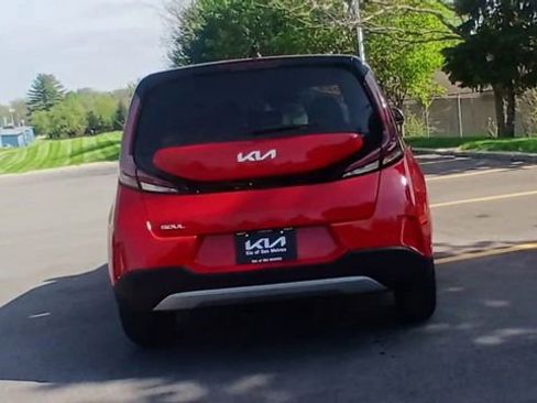 Certified 2025 Kia Soul LX w/ LX Technology Package FWD image 2