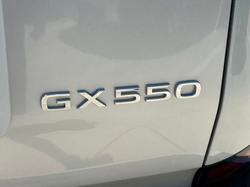 Used 2025 Lexus GX 550 w/ Accessory Package (2T) AWD/4WD image 13
