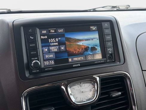 Used 2015 Chrysler Town & Country Touring-L w/ Driver Convenience Group FWD image 20