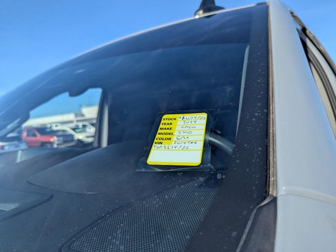 Used 2024 Chevrolet Silverado 2500 Custom w/ Custom Value Package image 9