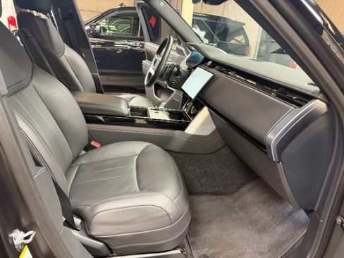 Used 2025 Land Rover Range Rover SE AWD/4WD image 30
