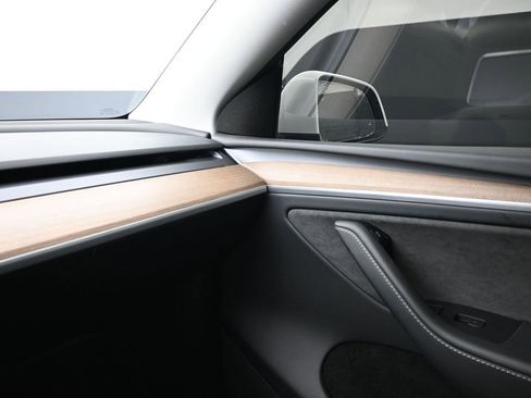 Used 2024 Tesla Model Y Long Range image 15