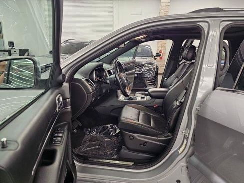 Used 2018 Jeep Grand Cherokee Overland AWD/4WD image 8
