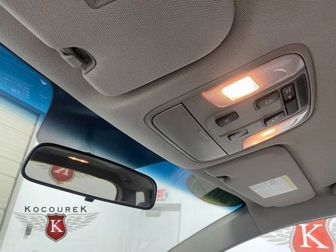 Used 2016 Kia Sedona LX w/ LX Convenience Package FWD image 19