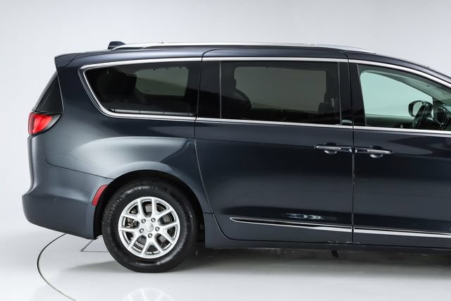 Used 2020 Chrysler Pacifica Touring-L w/ Advanced Safetytec Group FWD image 14