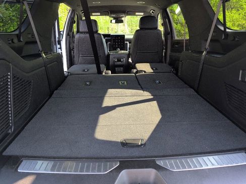 Used 2025 GMC Yukon XL Denali AWD/4WD image 34