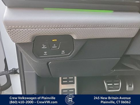 Certified 2024 Volkswagen Atlas Peak Edition SEL AWD/4WD image 39
