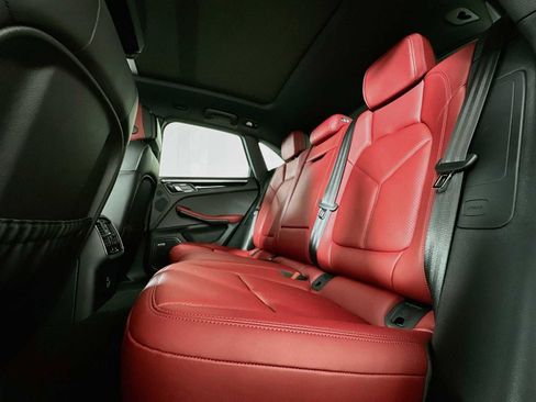 Certified 2025 Porsche Macan S AWD/4WD image 23