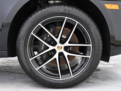Used 2025 Porsche Macan image 18