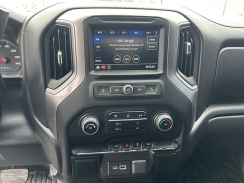 Used 2023 Chevrolet Silverado 2500 W/T w/ WT Convenience Package image 7