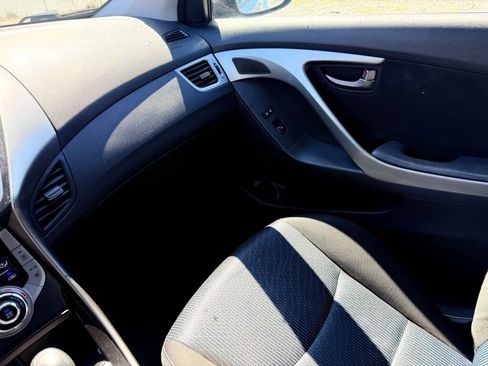Used 2013 Hyundai Elantra FWD image 14
