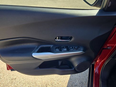 Used 2019 Nissan Kicks SR w/ SR Premium Package FWD image 11