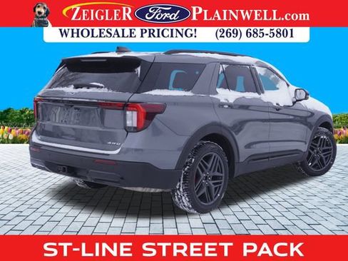 Used 2025 Ford Explorer ST-Line w/ ST-Line Street Pack image 3