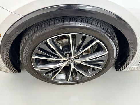 Used 2025 Toyota Prius XLE image 30