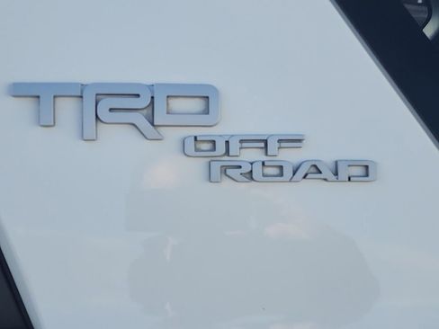 Used 2018 Toyota 4Runner TRD Off-Road Premium image 5