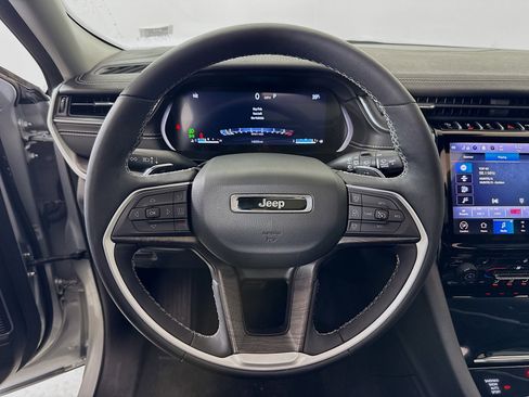 Used 2023 Jeep Grand Cherokee L Limited image 12