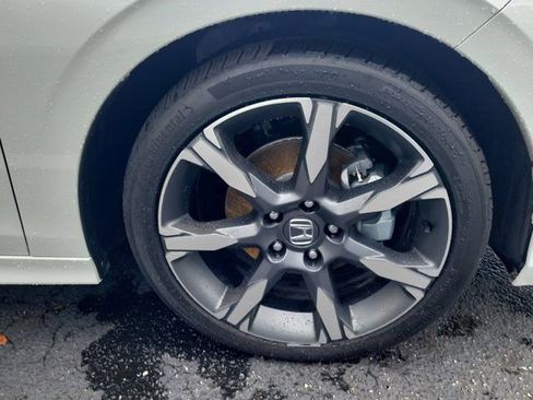 Used 2025 Honda Civic Sport Touring image 2