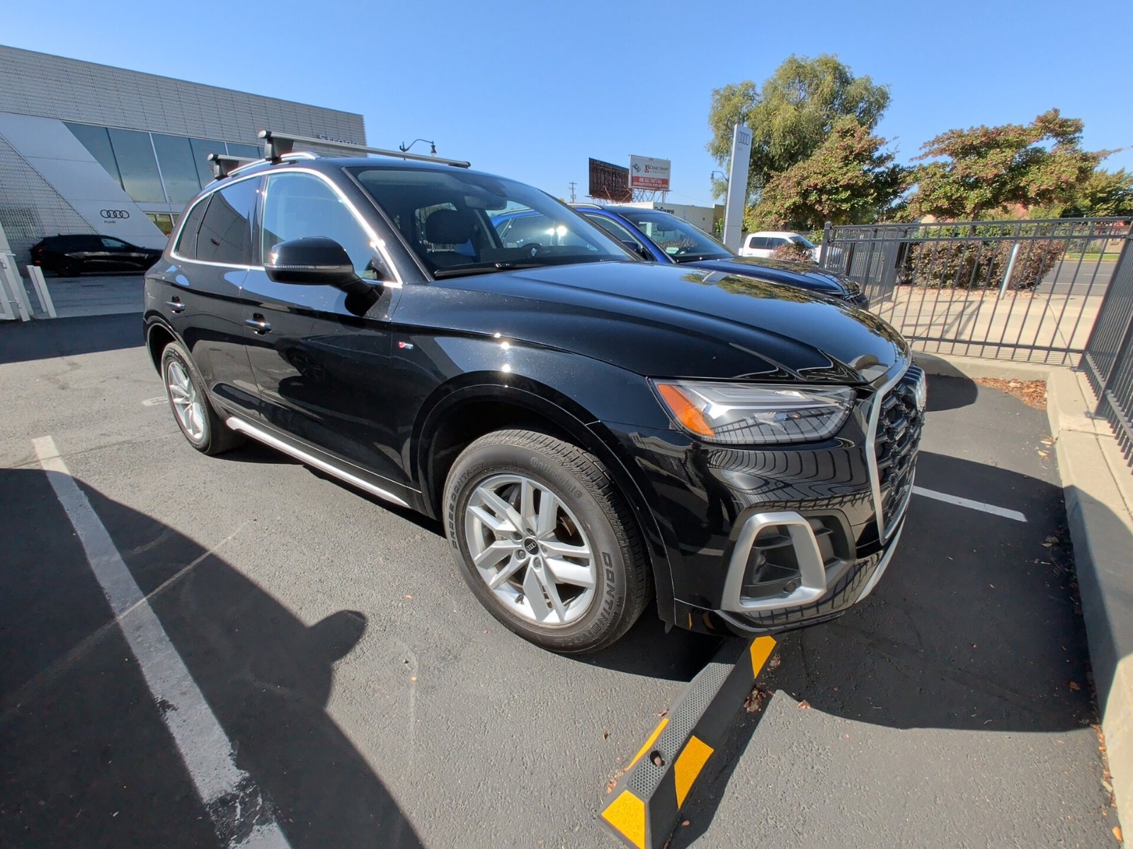 Used 2023 Audi Q5 2.0T Premium w/ Convenience Package AWD/4WD image 2