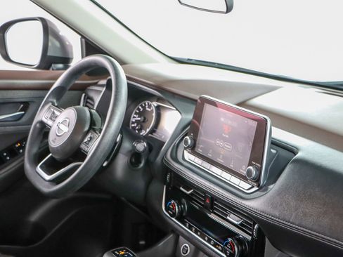 Used 2022 Nissan Rogue SV FWD image 25