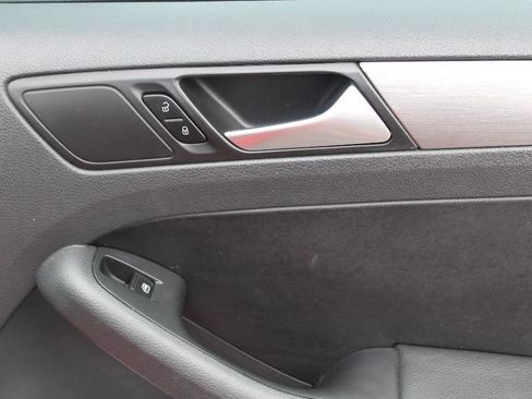 Used 2016 Volkswagen Jetta Sport image 15