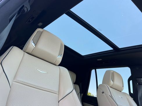 Used 2023 Cadillac Escalade Premium Luxury w/ Performance Package image 20