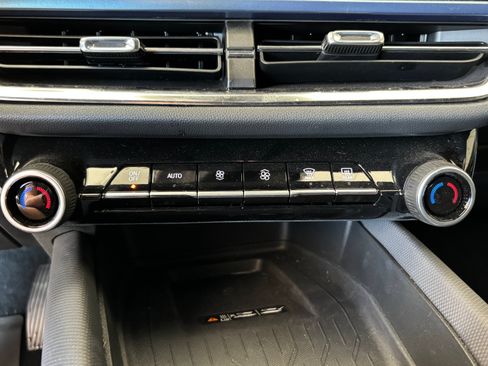 Used 2025 Chevrolet Equinox EV LT w/ Convenience Package II FWD image 16