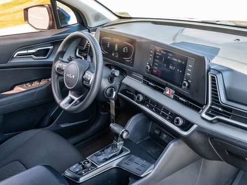 Used 2023 Kia Sportage LX image 12