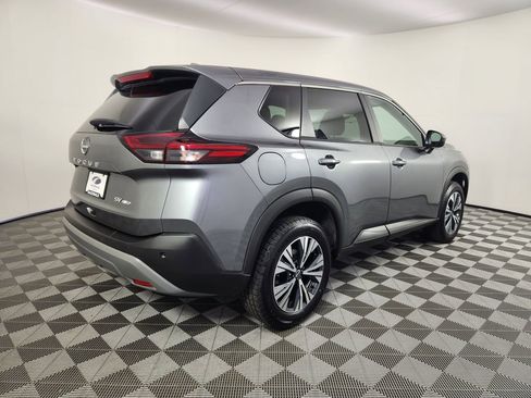 Used 2023 Nissan Rogue SV image 5
