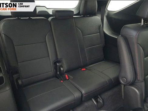 Used 2025 Chevrolet Traverse Z71 image 7
