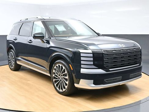Used 2026 Hyundai Palisade Calligraphy FWD image 3
