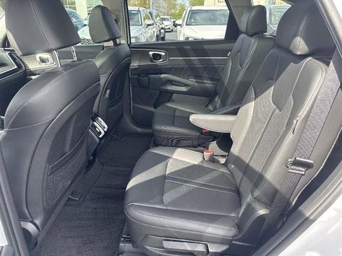 Used 2025 Kia Sorento SX AWD/4WD image 16