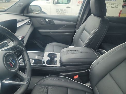 Used 2025 Buick Enclave Preferred FWD image 3