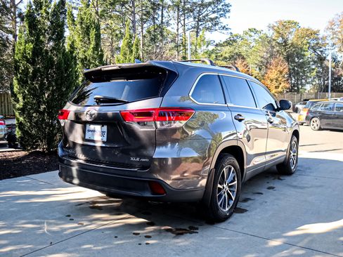 Used 2019 Toyota Highlander XLE image 10