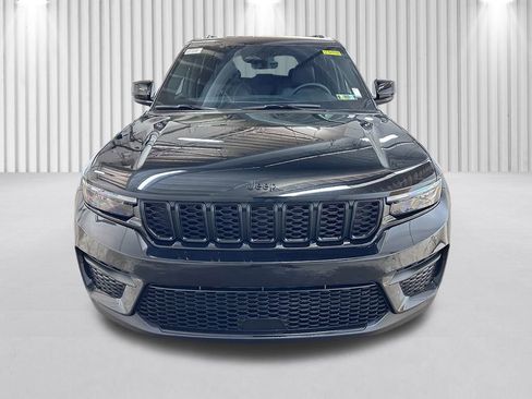 New 2025 Jeep Grand Cherokee Laredo image 11