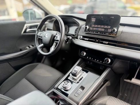 Used 2022 Mitsubishi Outlander ES image 12