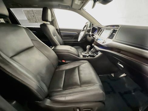 Used 2017 Toyota Highlander Limited FWD image 31