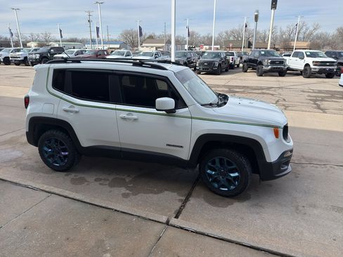Used 2016 Jeep Renegade Latitude w/ Popular Equipment Group image 4